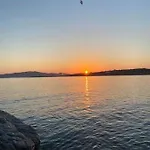 Sunset Getaway Paros Appartement Alikí