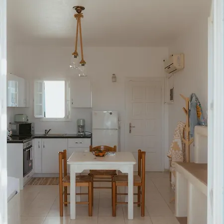 Sunset Getaway Paros Apartamento Alikí