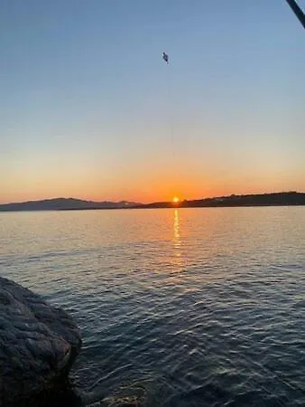 Sunset Getaway Paros Apartamento Alikí